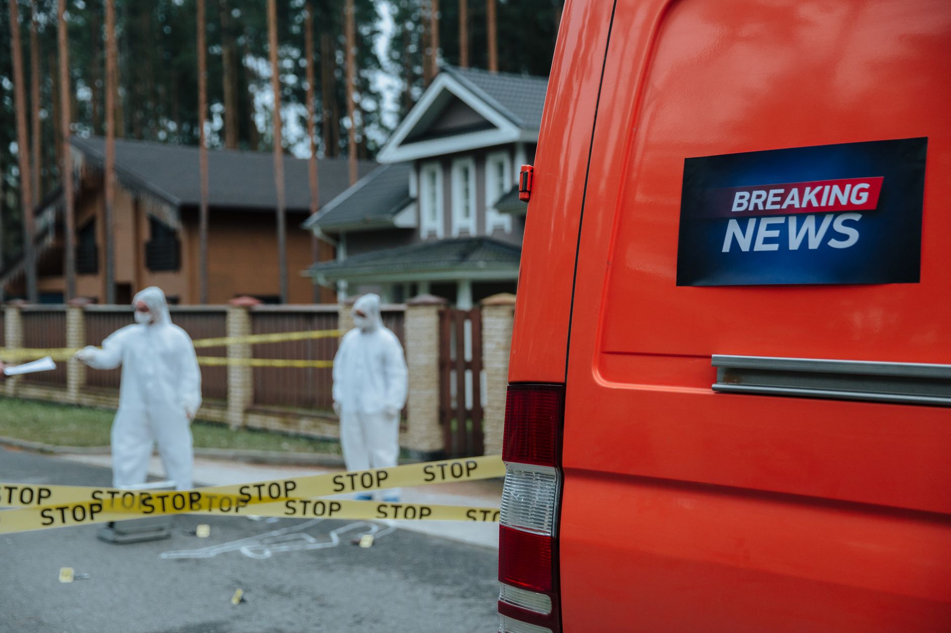 Forensic investigators in protective suits work at a marked-off crime scene near concrete houses. — Le Roi Johnny Casino vs a